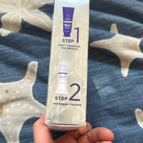 Crest 3D White Brilliance Whitening 2-Step Kit - Blue and White - Picture 4 of 5